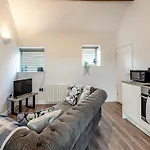 Cart Shed - Uk41245